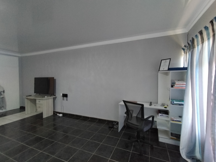 To Let 1 Bedroom Property for Rent in Meiringspark North West